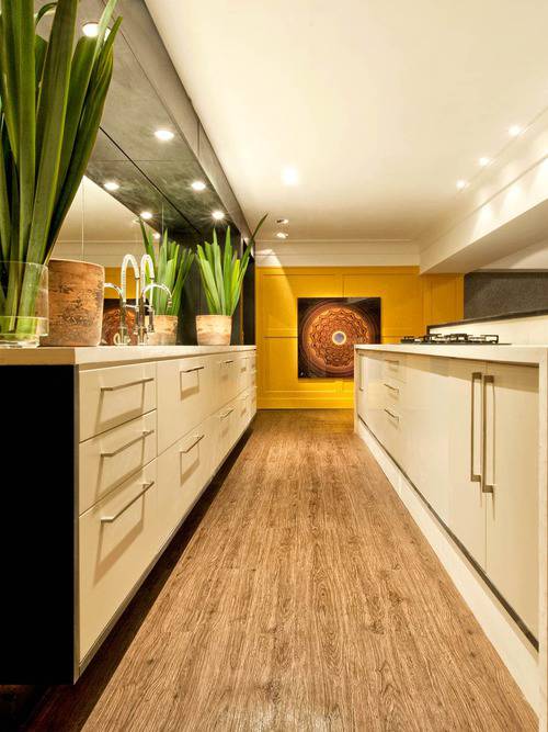 Piso vinílico para cozinha? Inspire-se com 6 ambientes lindos